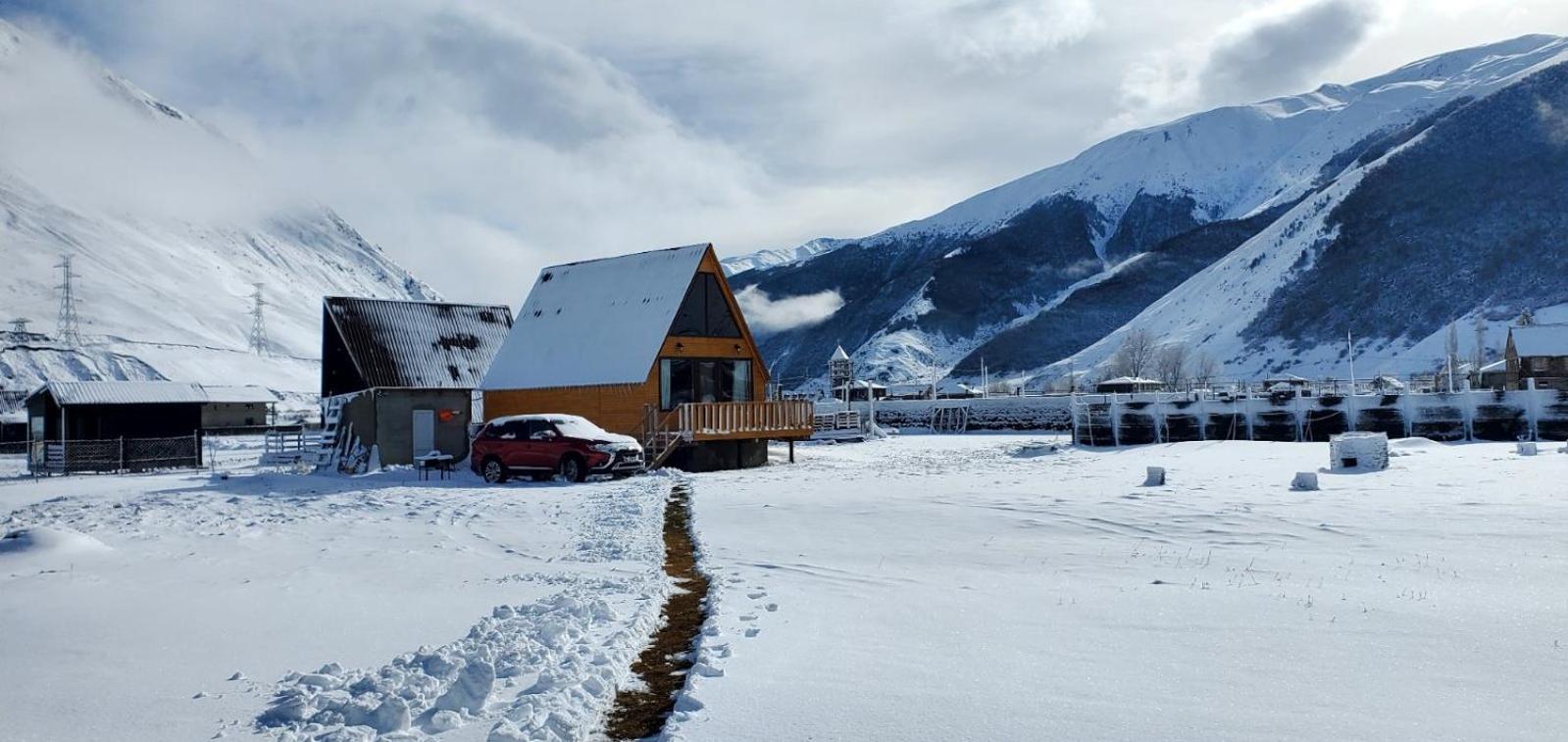 Mountain Hut In Kazbegi Villa Exterior photo